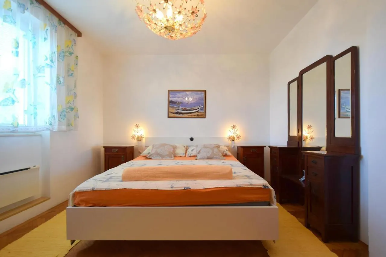 Apartment Angela Malinska 0*,  Croatia