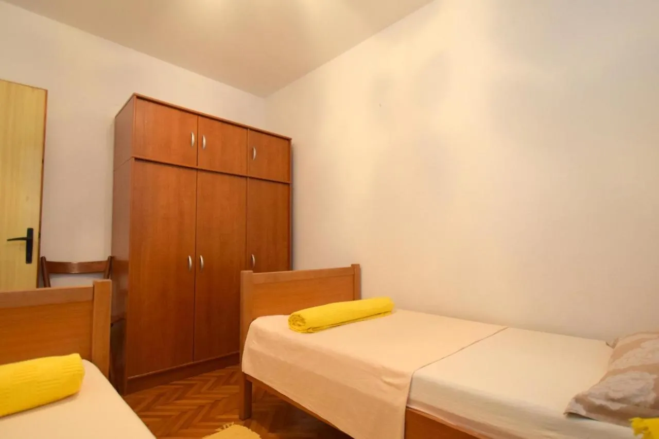 Apartment Angela Malinska 0*,  Croatia
